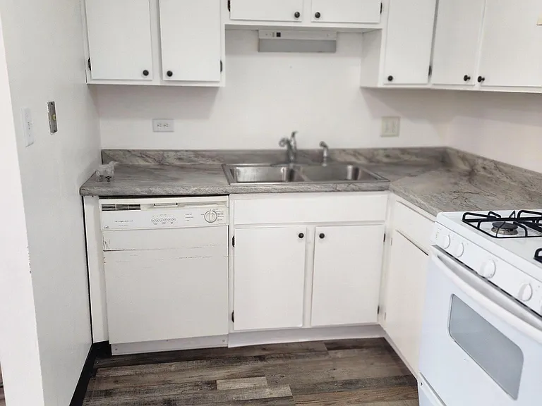 748 Inland Cir #302 — Photo 7