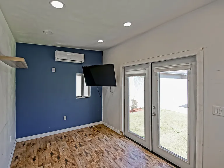 2621 Mathews Ave — Photo 35
