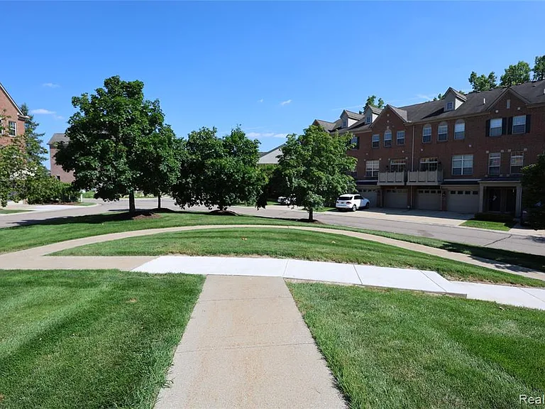 39460 Springwater Dr — Photo 36
