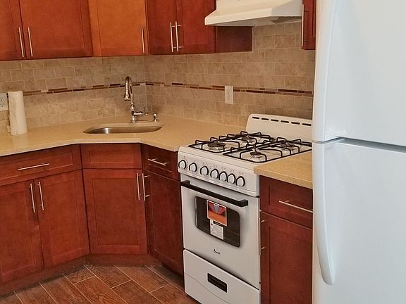 2nd image of 25-25 Steinway St #2