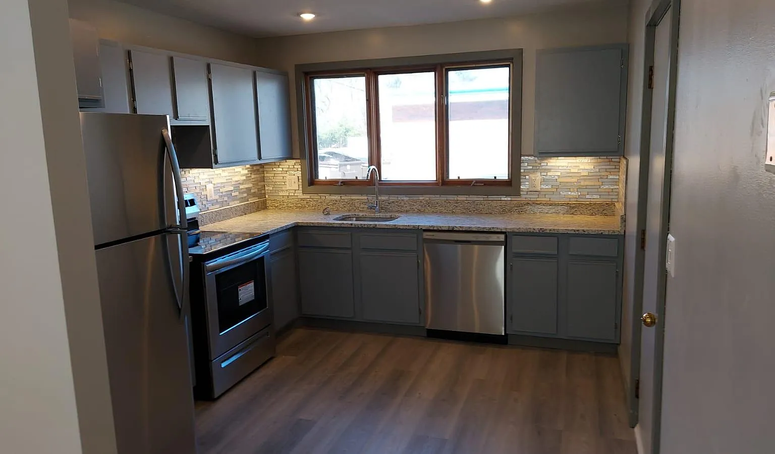 2 bed, 800 sqft, $1,750 — Photo 2