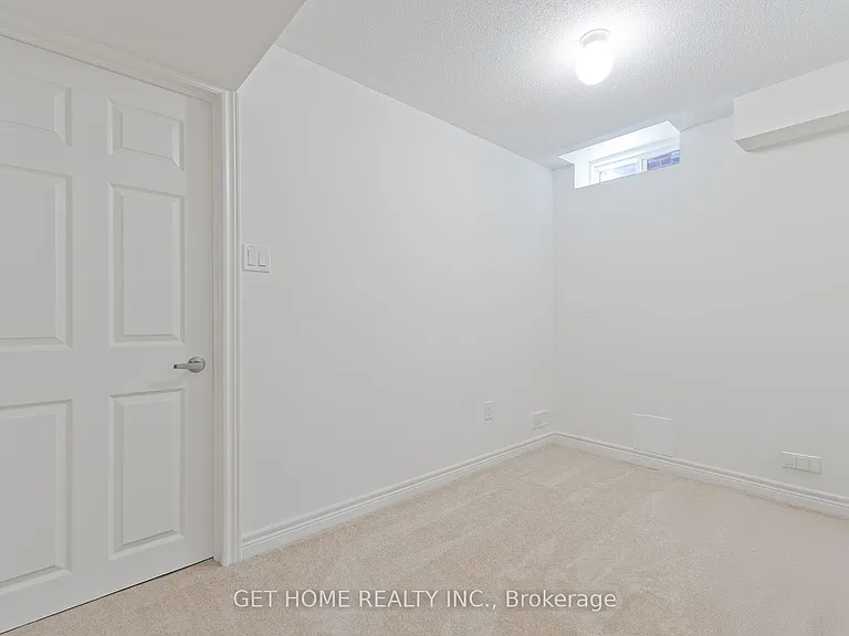 1212 Drinkle Cres — Photo 35