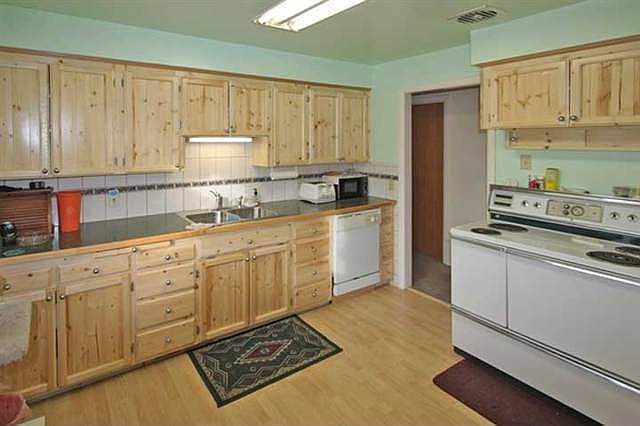 2nd image of 418 E Rockwell Ave