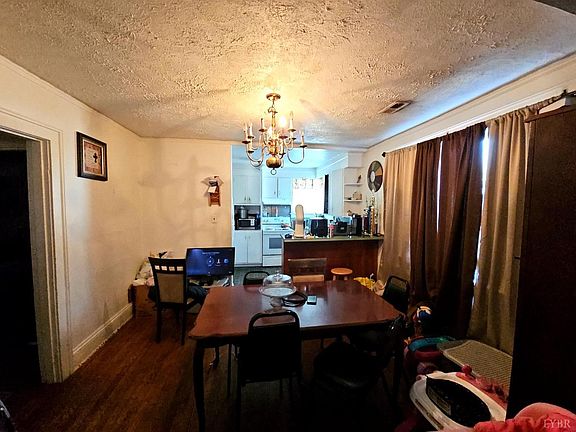 2nd image of 901 Centerdale St