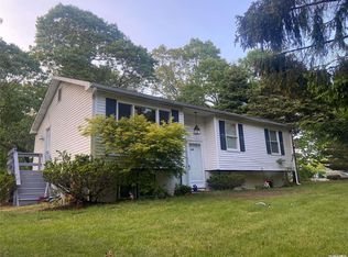 628 Elton St, Riverhead, NY 11901