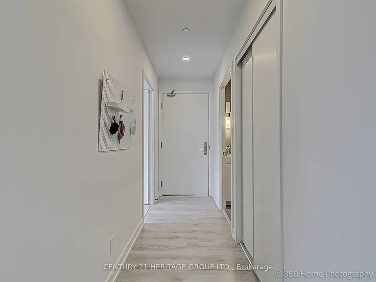 33 Helendale Ave #1011 — Photo 3