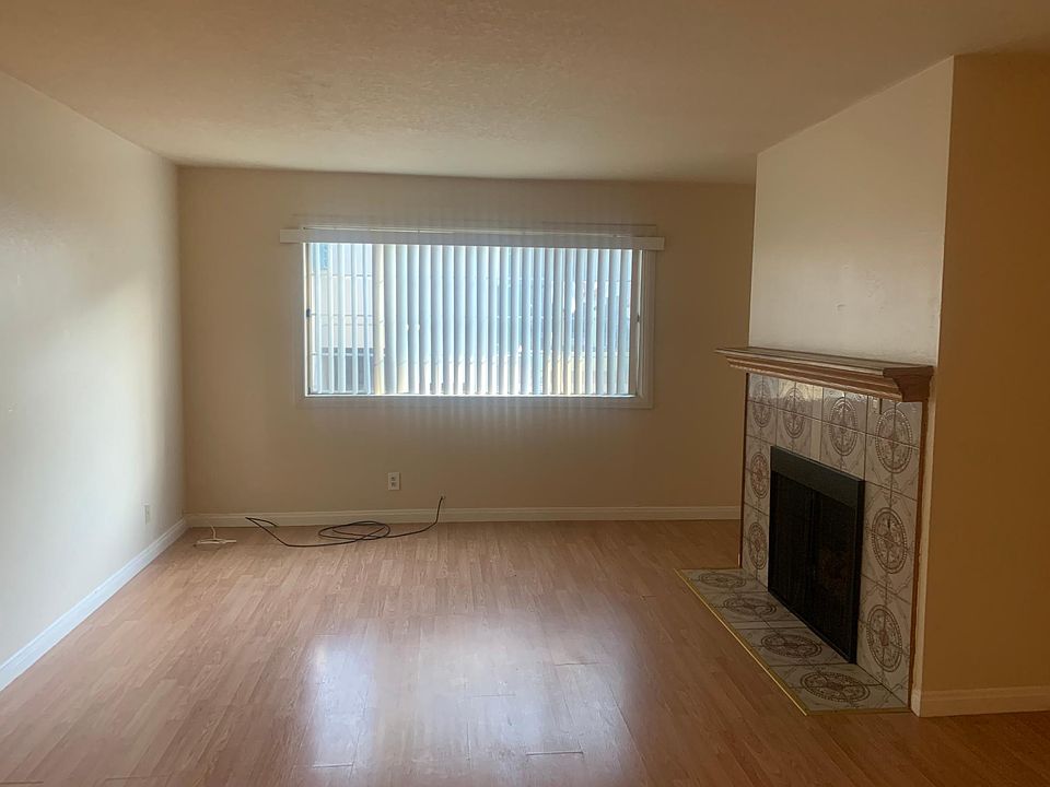 1st image of 6711 Woodman Ave #101