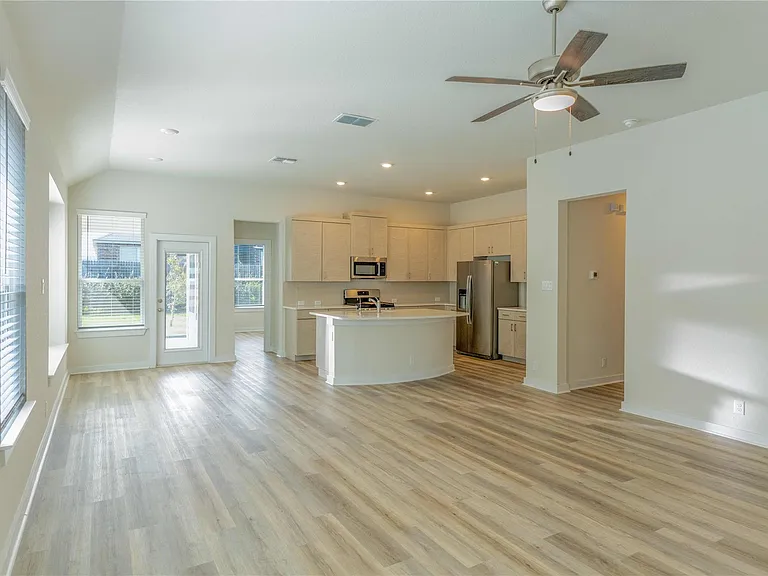 1917 Colonial Ave — Photo 4