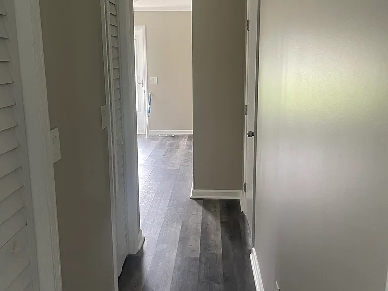 406 N Hill St — Photo 6