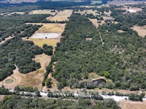 1302 Pin Oak Rd, Franklin, TX 77856