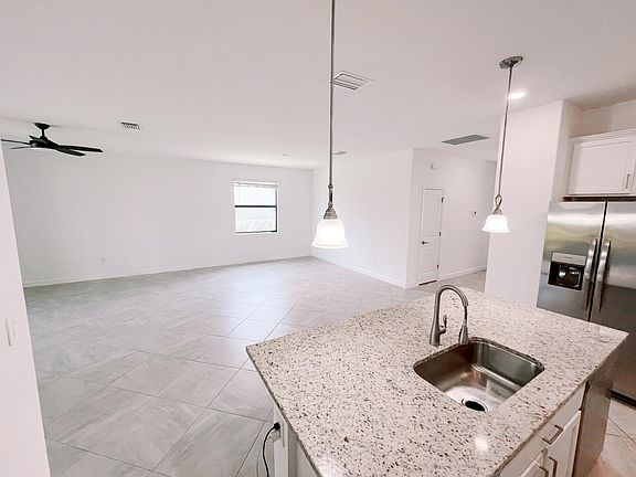 5th image of 15727 Islandwalk Ave