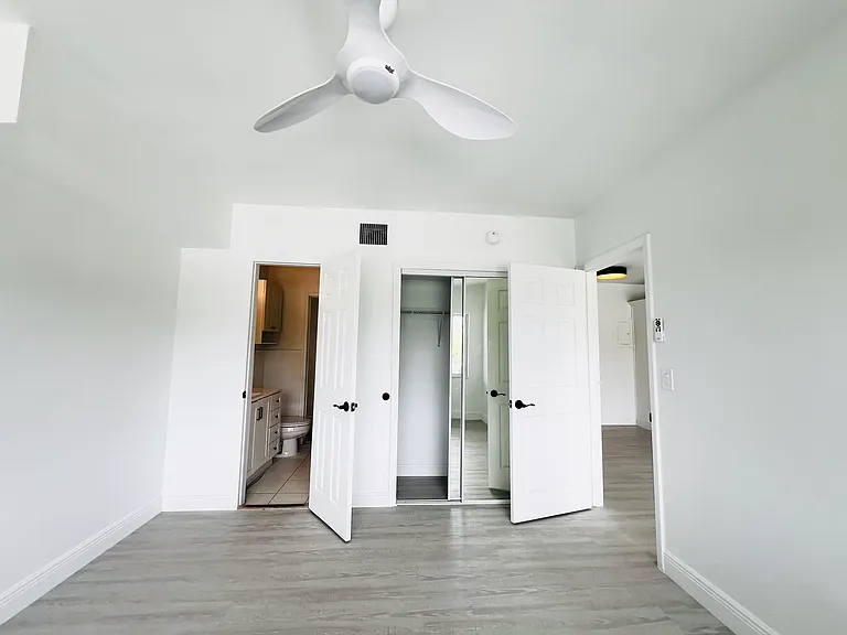 2033 Calais Dr #10 — Photo 13