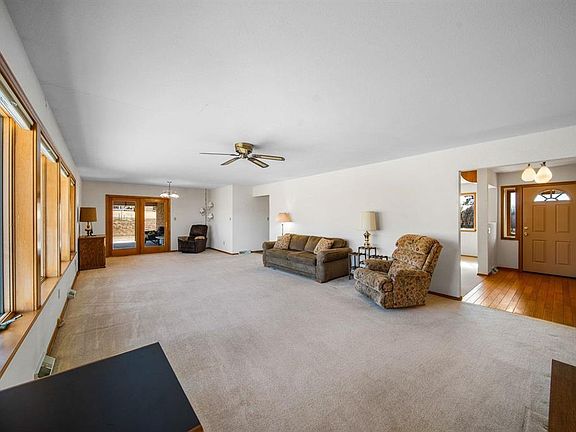 5th image of 915 N Wilmer Drive