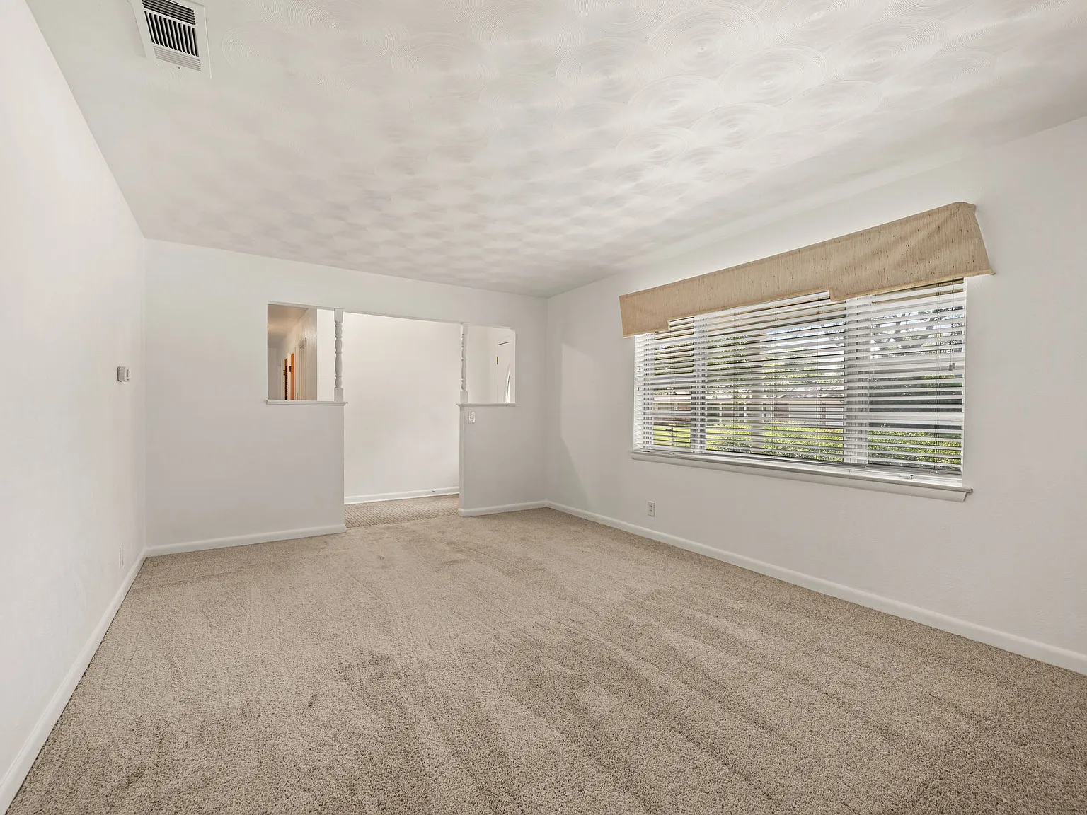 3 bed, 1422 sqft, $2,790 — Photo 2