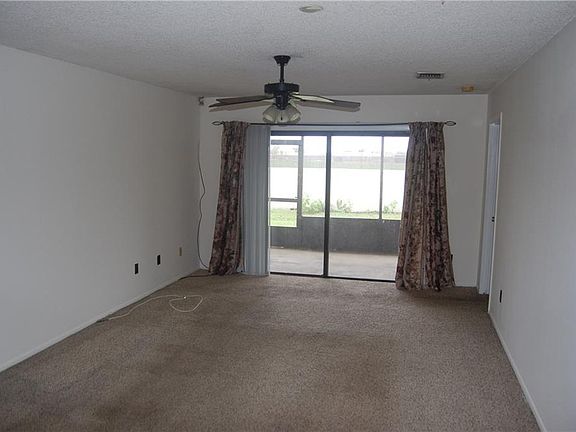 3rd image of 590 SW Sara Blvd
