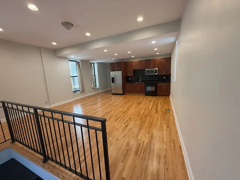 1741 W Erie St #1R — Photo 7