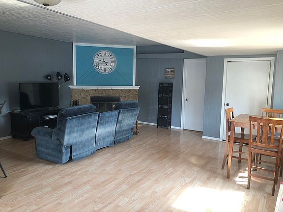 5th image of 310 Dover Dr