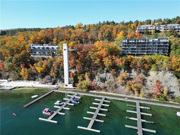 16 Cliffside Dr S, Canandaigua, NY 14424