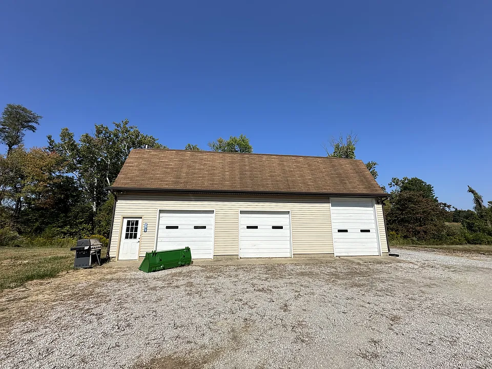 6131 N 450 W