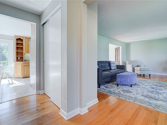 3rd image of 799 Lauren Ct