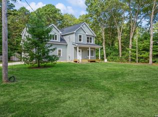 12 Dew Flag Rd, Ridge, NY 11961