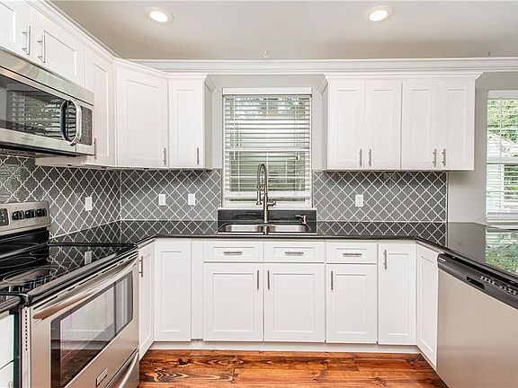 4th image of 4108 Rayne Dr