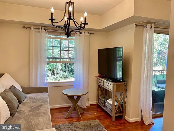 5th image of 3915 Lyndhurst Dr APT 203