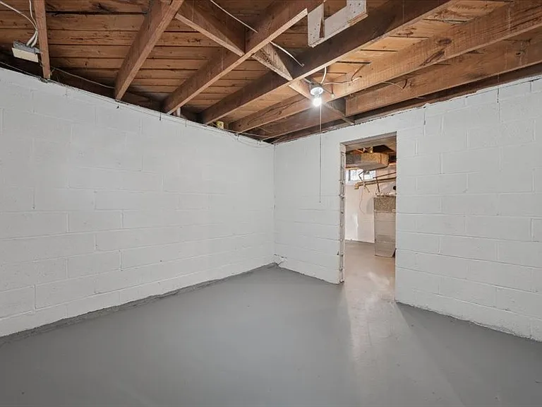 18627 Justine St — Photo 22