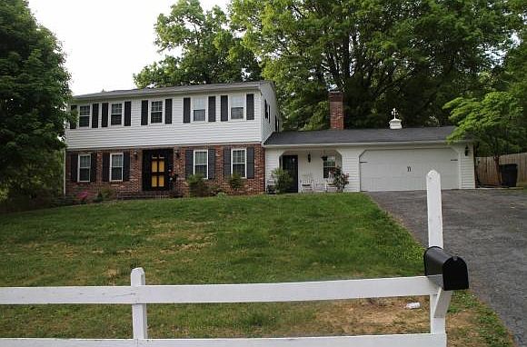1st image of 105 Oak Forest Dr