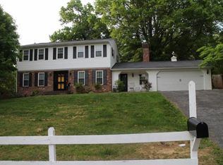 105 Oak Forest Dr, Bristol, TN 37620