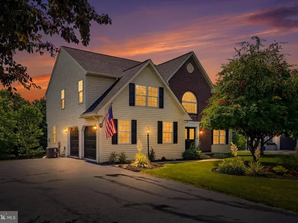 604 Farmingdale Dr, Douglassville, PA 19518