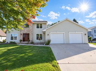 2141 Dorset Dr, Green Bay, WI 54311