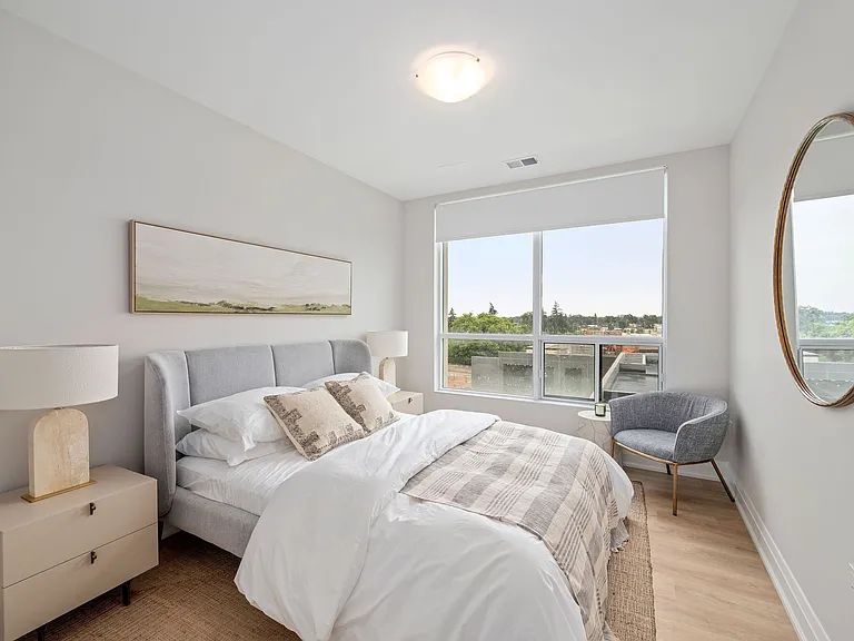 4286 King St E — Photo 15