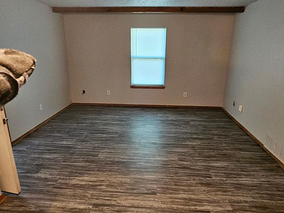 5th image of 315 Vicksburg Cir