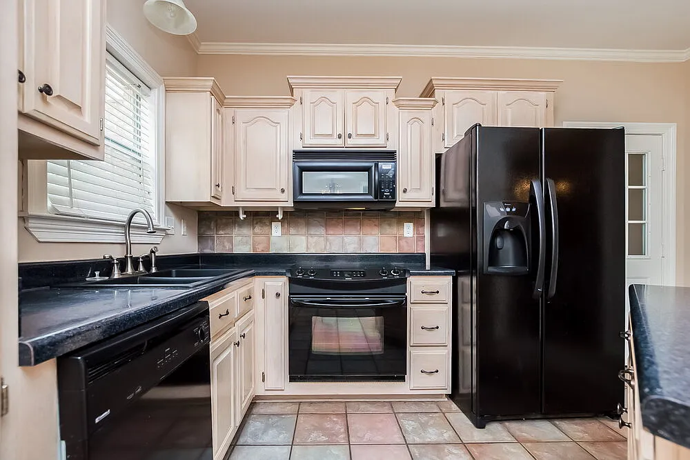 4 bed, 3.0 bath, 2179 sqft, $2,255 — Photo 4