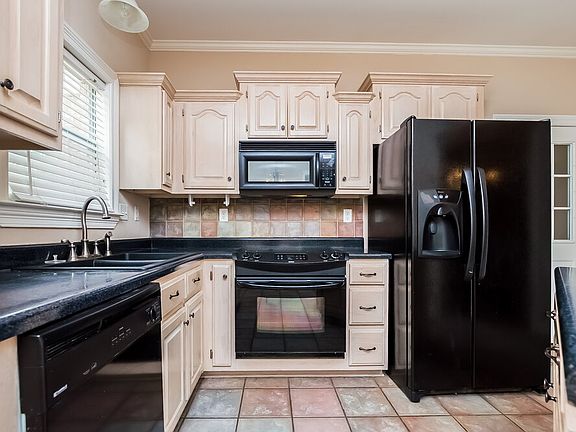 4th image of 2653 Mariah Ln