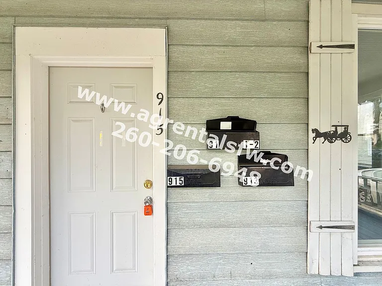 915 Lincoln Ave — Photo 2