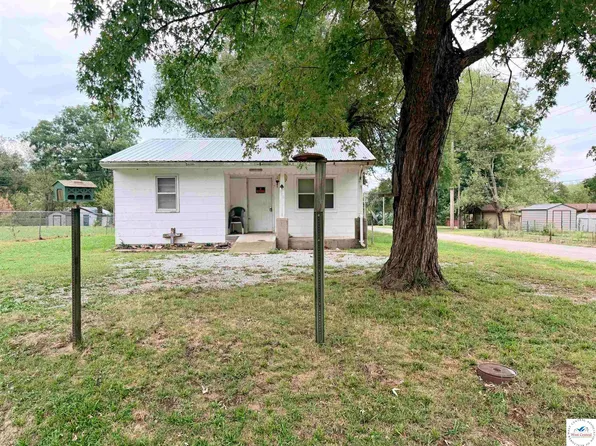 210 S 6th St, Deepwater, MO 64740