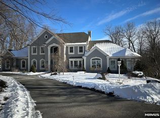 4 Deer Trl, Kinnelon, NJ 07405