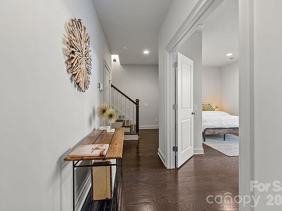 3rd image of 1241 Cotswold Pl