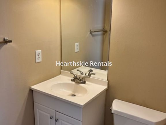 5th image of 132D Oakmont Dr