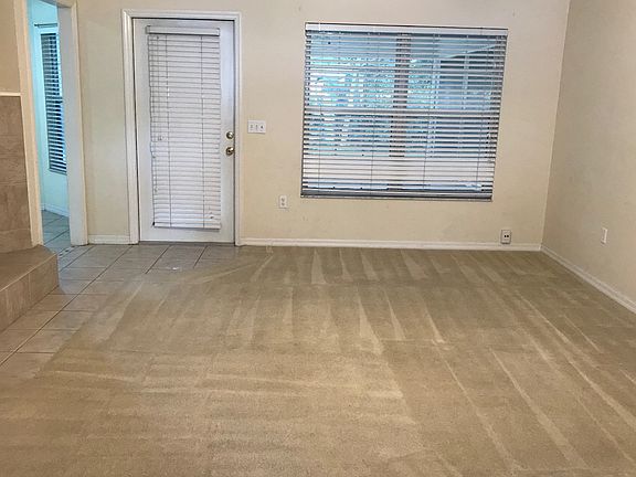 4th image of 1009 SW Charleston Ct