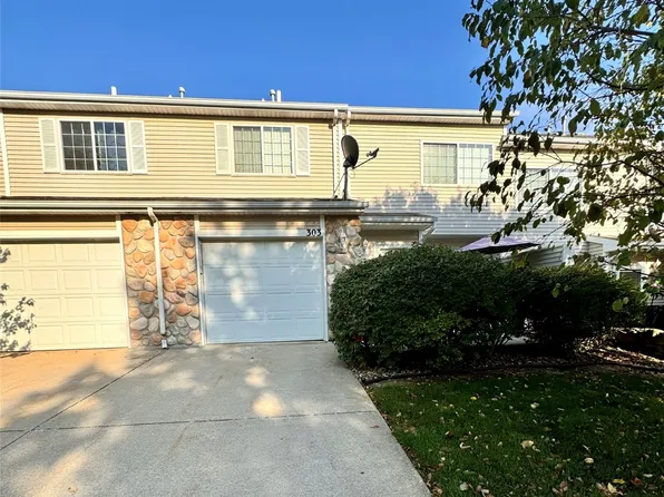 3799 Village Run Dr #303-DES, Des Moines, IA 50317