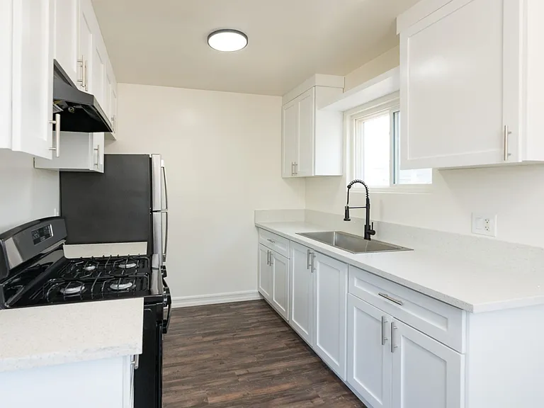 4001 33rd St #4 — Photo 3