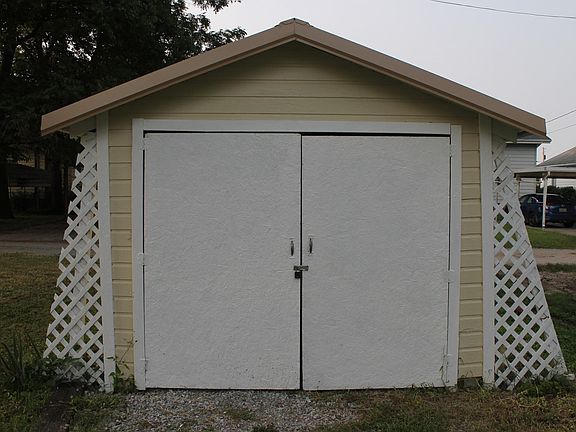 3rd image of 2020 Herbert St