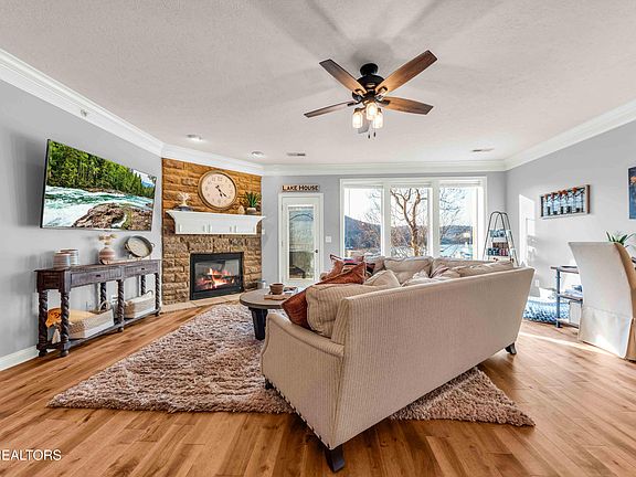 3rd image of 121 Pinnacle Point