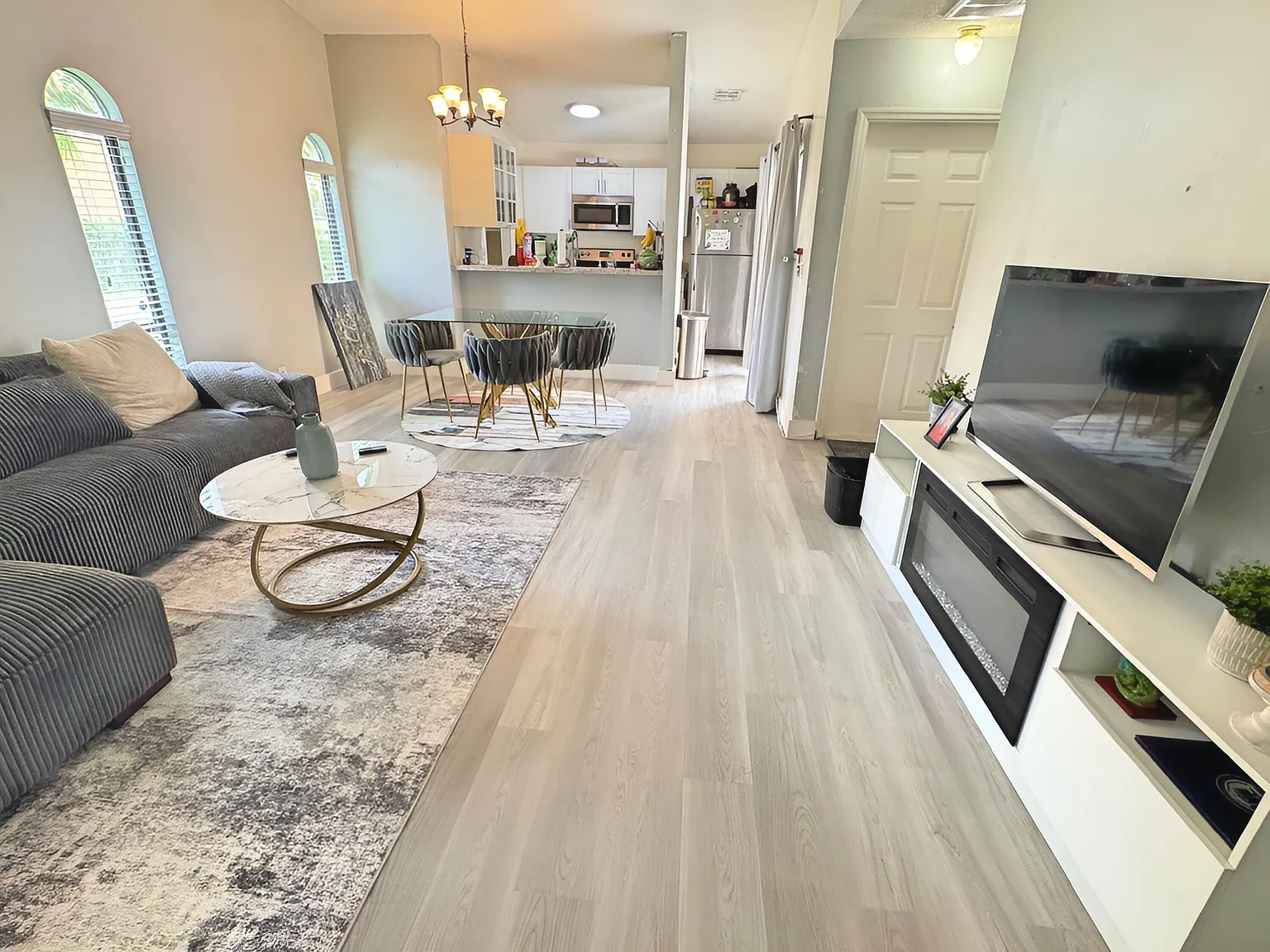 2 bed, 2.0 bath, 903 sqft, $2,200 — Photo 2