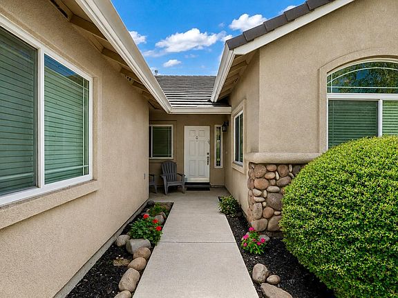 4th image of 2620 Tiffany Way