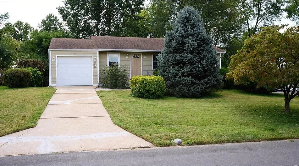 210 Saint Nicholas Ln