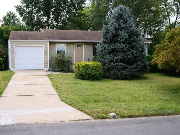 210 Saint Nicholas Ln, Florissant, MO 63031
